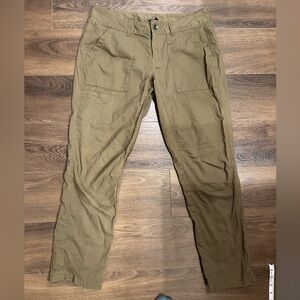 Mountain Hardware Chino pants Women’s size 10 Olive Brown Patch Pockets -cute!
